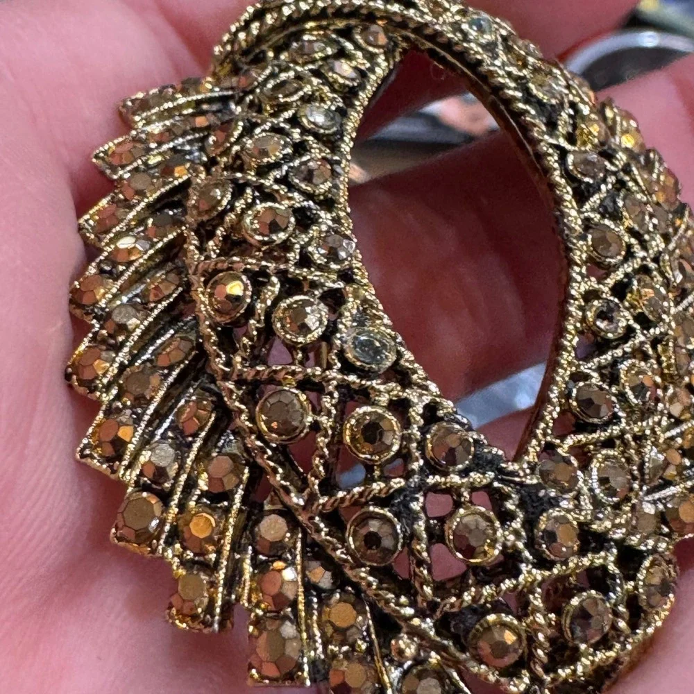 Hollycraft Vintage Gold Tone Amber Rhinestone Oval Wreath Brooch Pin Mid Century